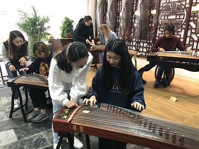 1556417994865713.jpg 汉语言文化学院留学生走进民族艺术教育学校2.jpg